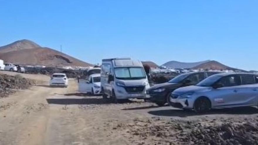 Denuncian la masificación de vehículos en zonas volcánicas de Lanzarote