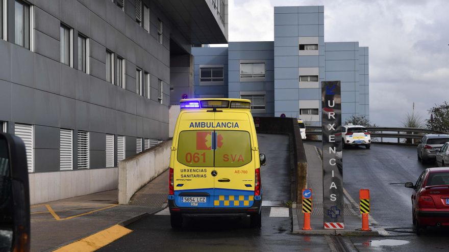 Un conductor resulta herido tras chocar con la mediana en San Pedro de Nós