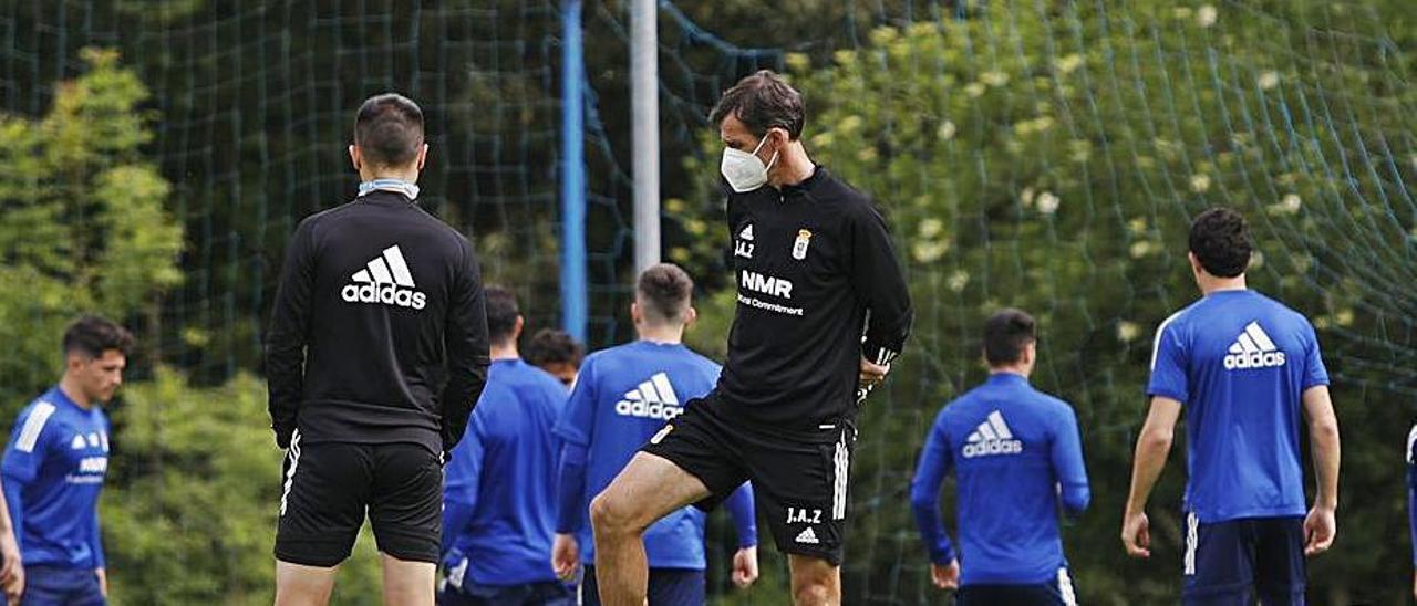 Un entrenamiento del Oviedo en El Requexón. |