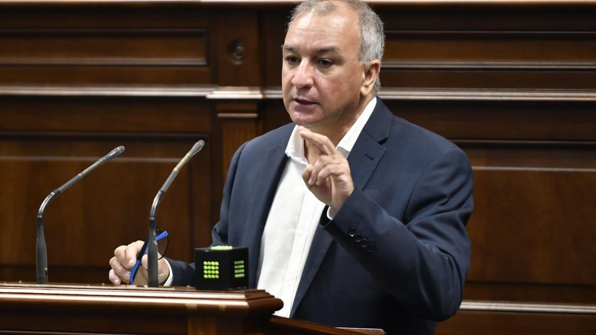 Luis Campos, portavoz de NC en el Parlamento de Canarias.