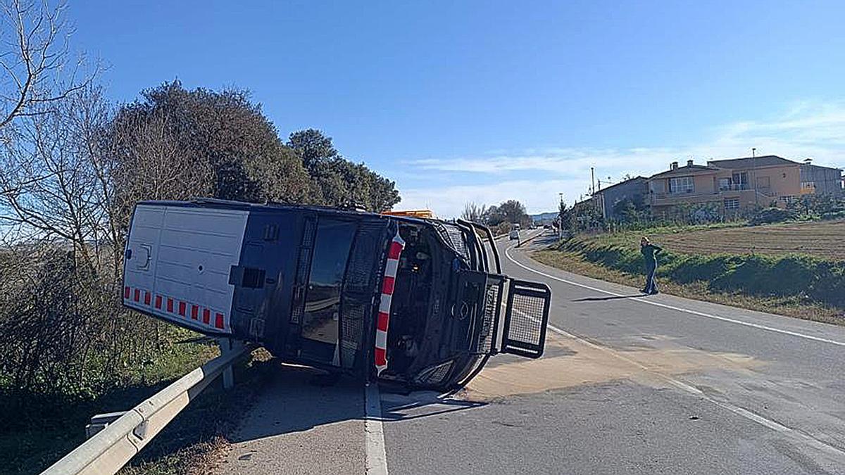 El furgó accidentat de BRIMO dels Mossos d'Esquadra