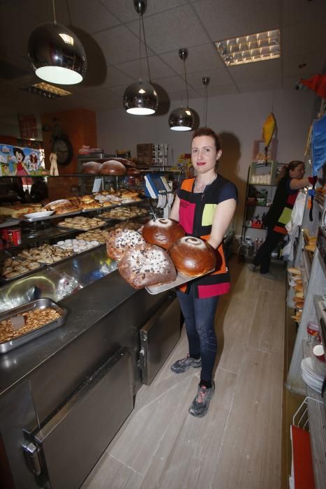 Forn Artesà Rafelet. Mejor panquemado, segundo de escaparate y tercero de torta de pasas y nueces y de monas.