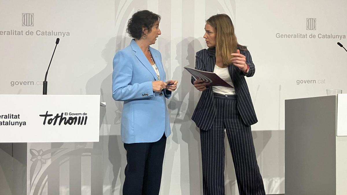 La consellera de Economía y Finanzas de la Generalitat, Alícia Romero, y la líder de Comuns, Jéssica Albiach.