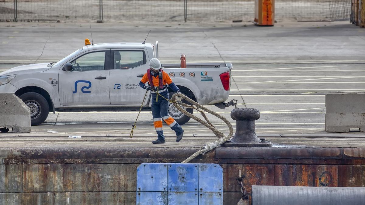 ¿Sabías qué para amarrar un barco hacen falta hasta 8 amarradores?