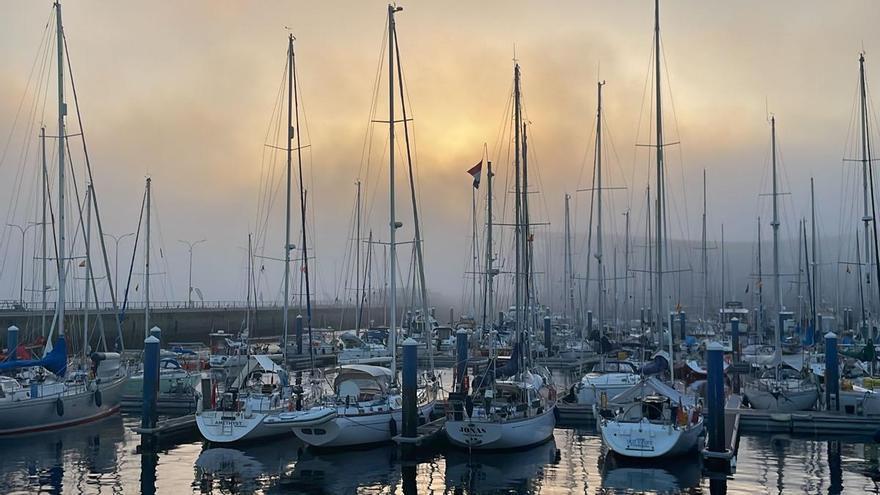 Un manto de niebla cubre la ciudad