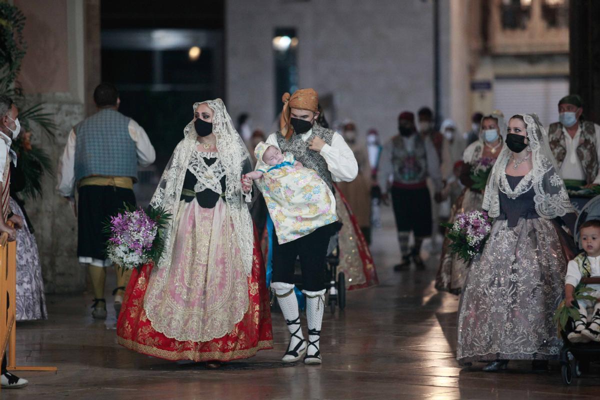 Búscate en el segundo día de Ofrenda por la calle del Mar (entre las 22.00 y las 23.00 horas)