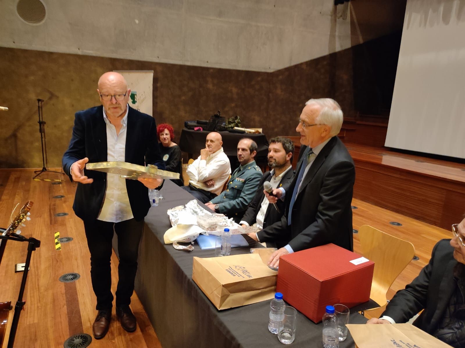 La gala "ConCiencia" llenó el Conservatorio de Luarca