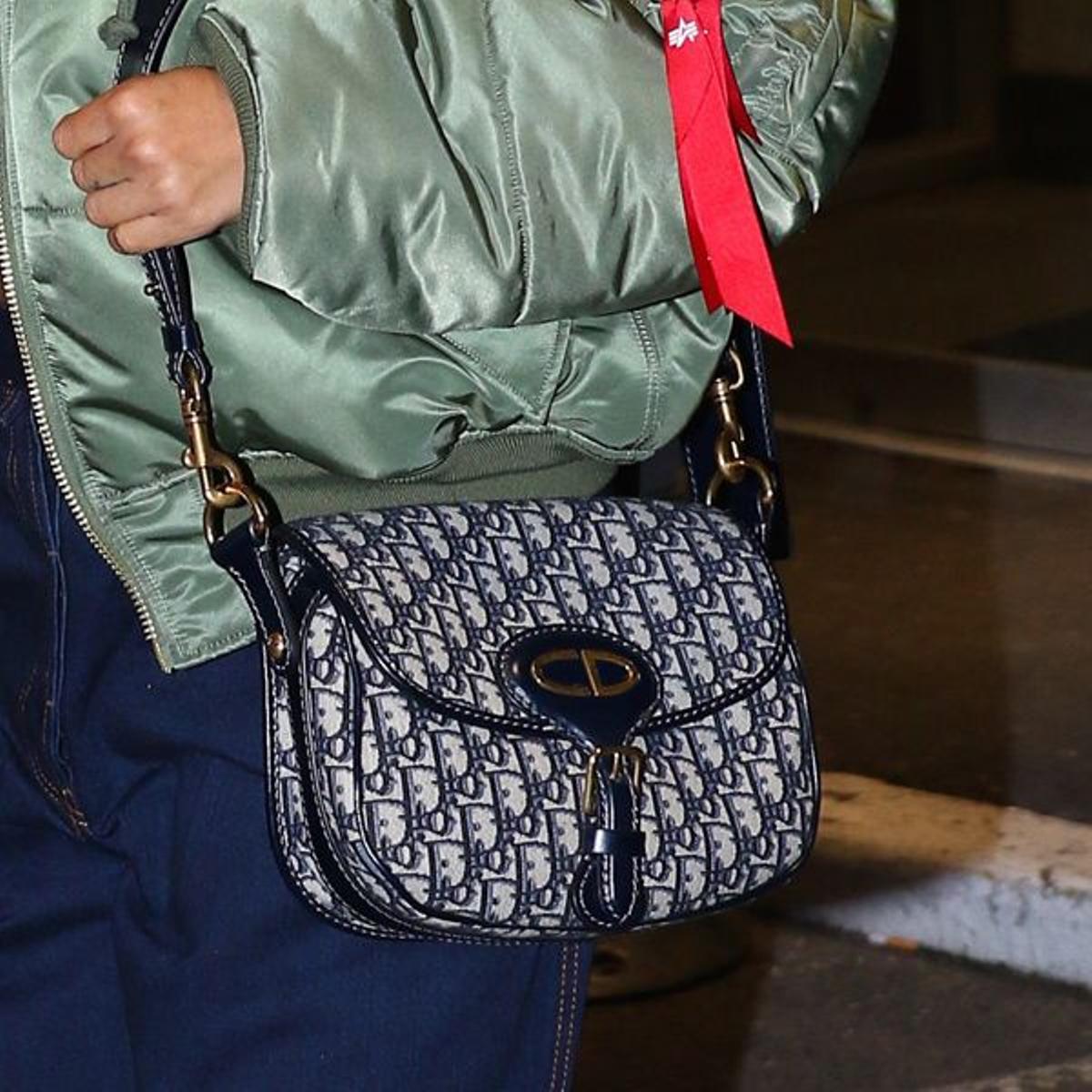 Rihanna con bolso de Dior