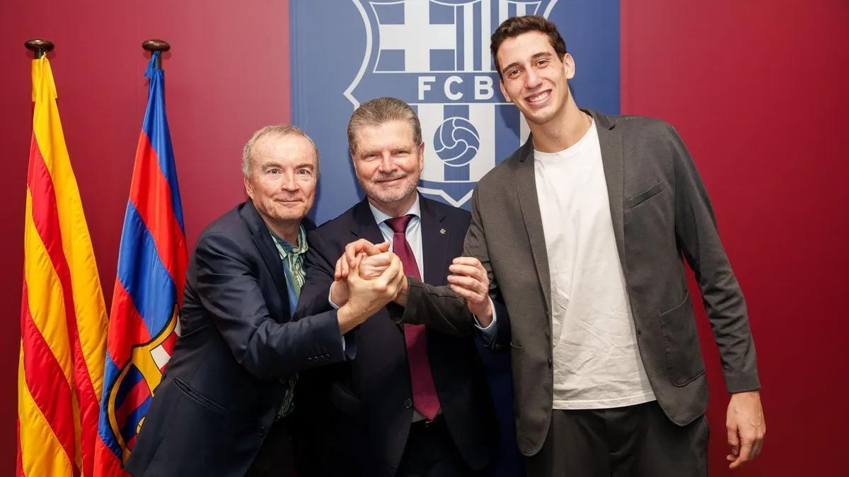 Ian Barrufet, junto a Joan Marin y al directivo Joan Solé