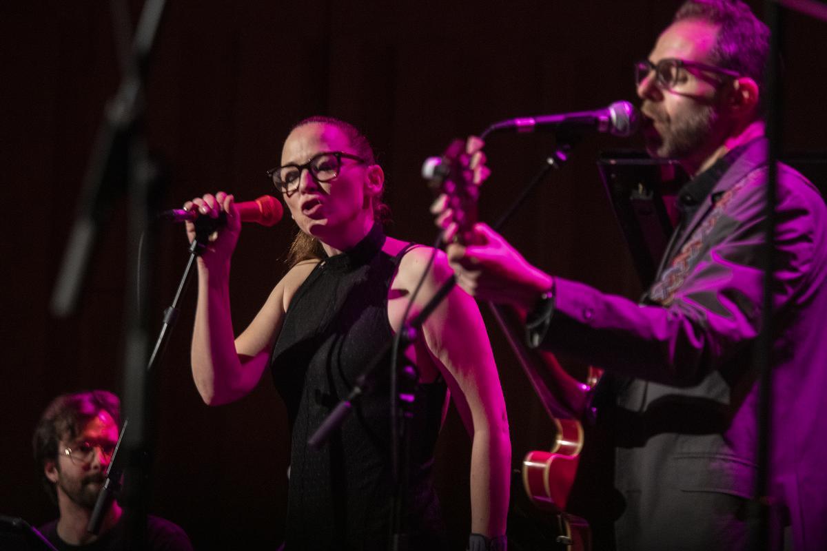 Leonor Watling y Leo Sidran, durante su concierto en el Festival de Jazz de Barcelona, este 30 de octubre. Leonor Watling y Leo Sidran, durante su concierto en el Festival de Jazz de Barcelona, este 30 de octubre.