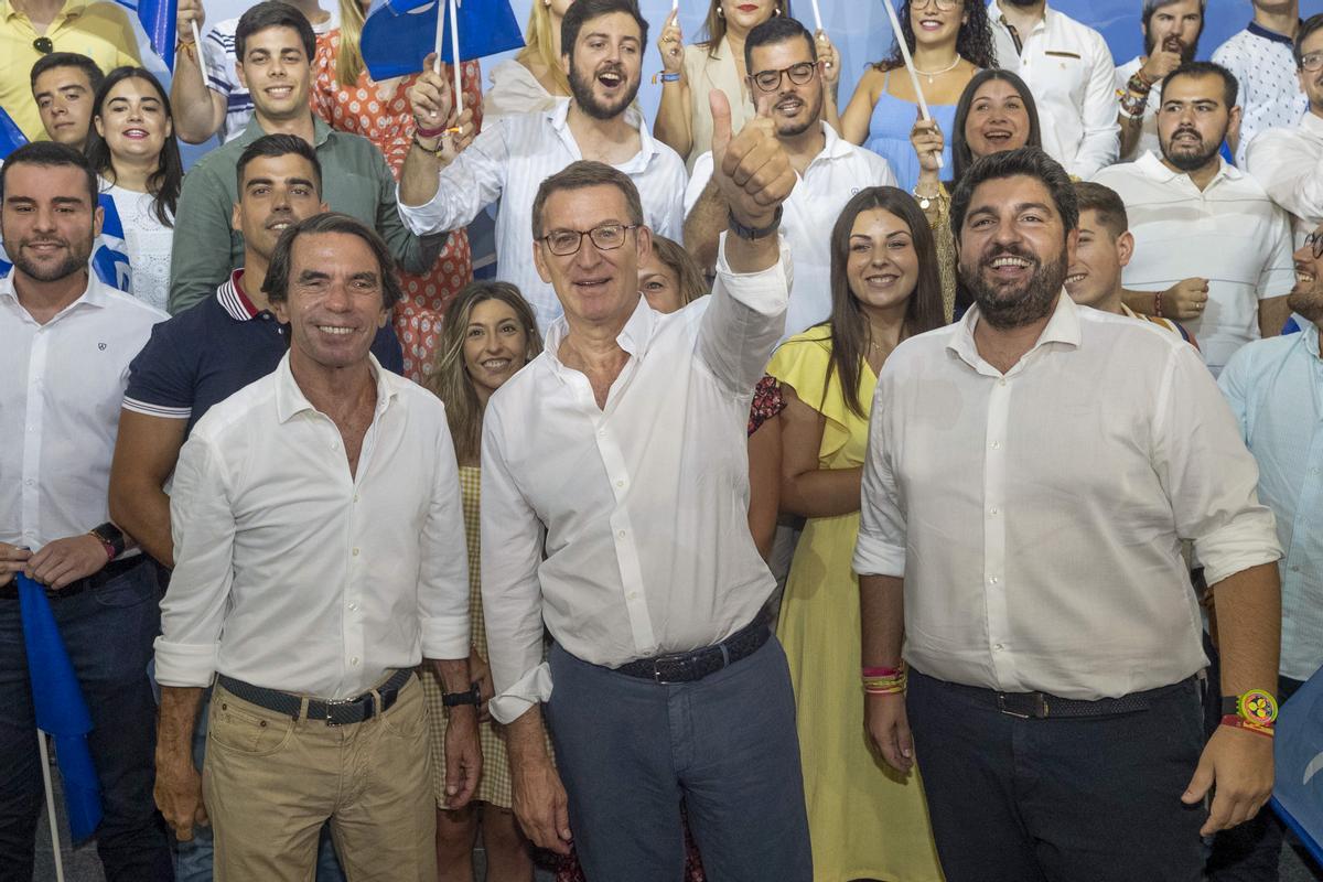 Feijóo posa en dubte Correus: «Demano als carters, amb independència dels seus caps, que reparteixin tot el vot»