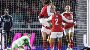 Las jugadoras del Arsenal celebran uno de los goles contra el Real Madrid, este miércoles en Londres.