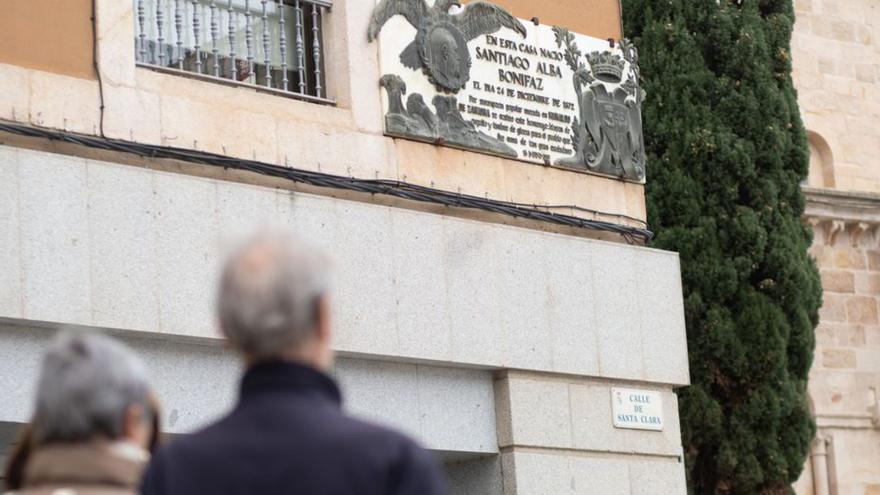 Placa de Santiago Alba, previa a la época franquista. |