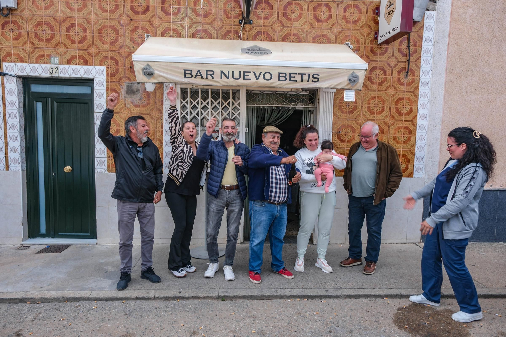 Lluvia de millones en el barrio de San Roque por el sorteo del Día de la Madre de la ONCE