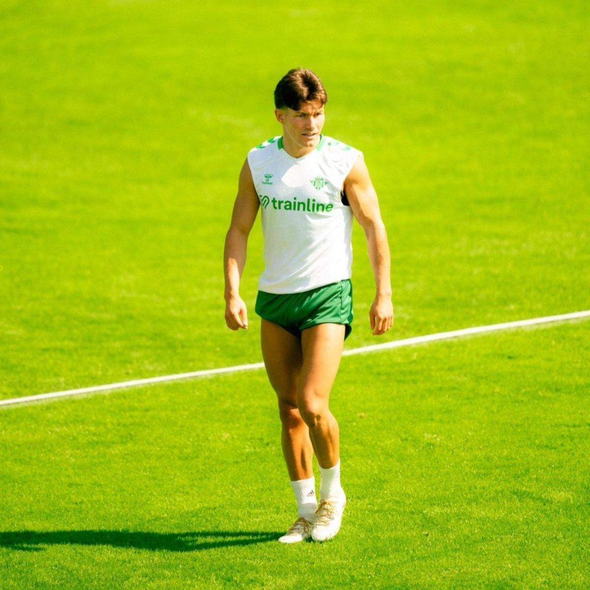 Fran García, durante un entrenamiento del Betis esta pretemporada en Alemania