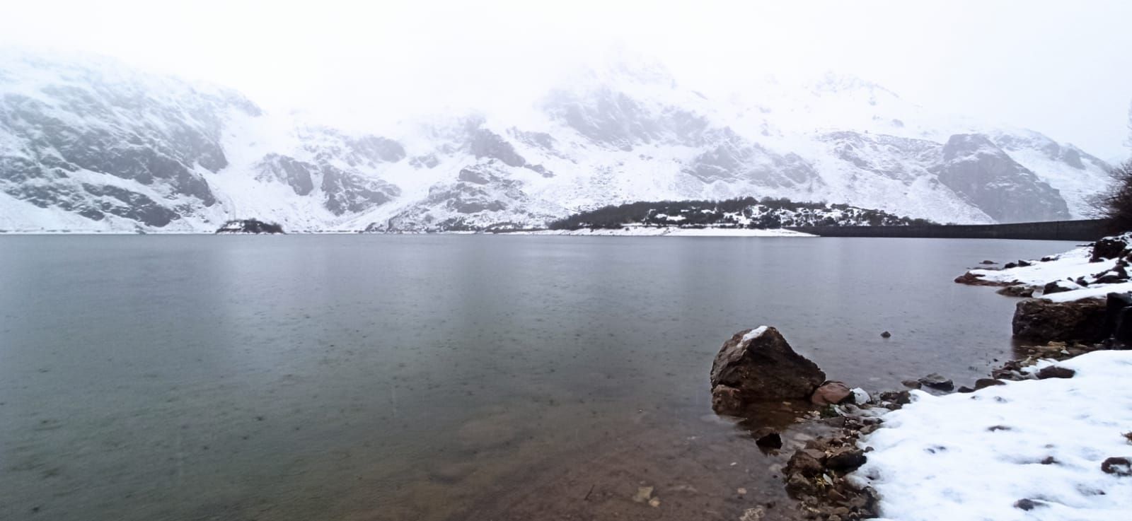 EN IMÁGENES: El temporal en Asturias deja las primeras inundaciones por las lluvias, incidencias en los trenes y vuelos suspendidos