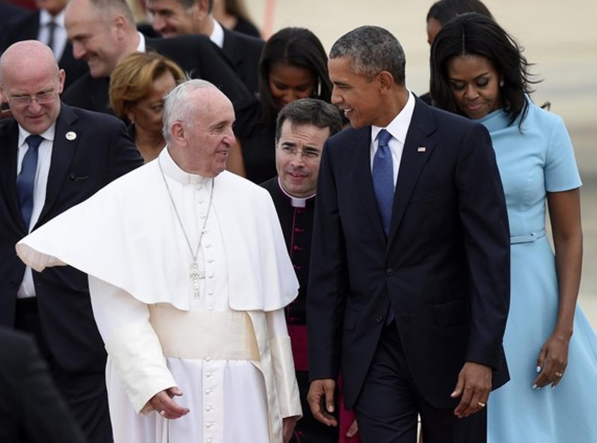 El papa Francesc parla amb Barack Obama a l’arribar a la base d’Andrews, aquest dimarts. El papa Francesc parla amb Barack Obama a l’arribar a la base d’Andrews, aquest dimarts.