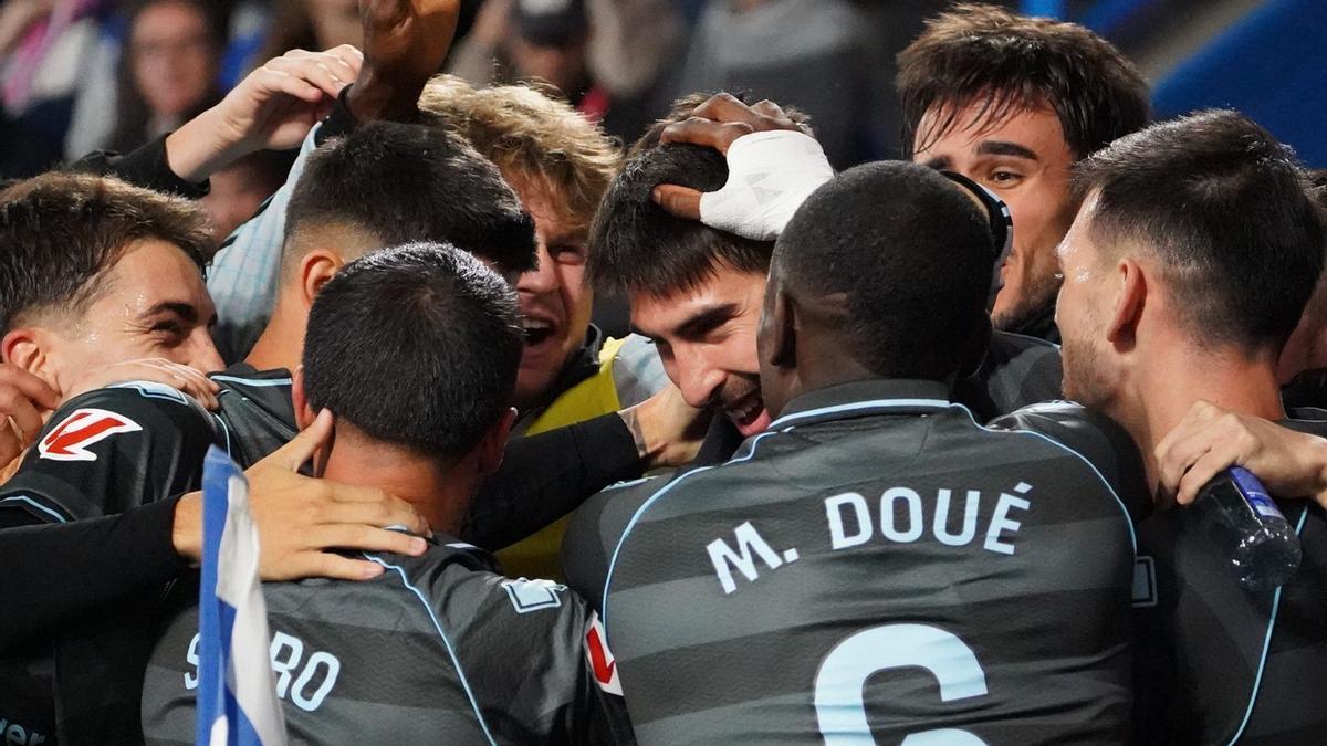 El Castellón celebra el 1-2 de Fabrizio Brignani en el Estadio Abanca-Riazor.