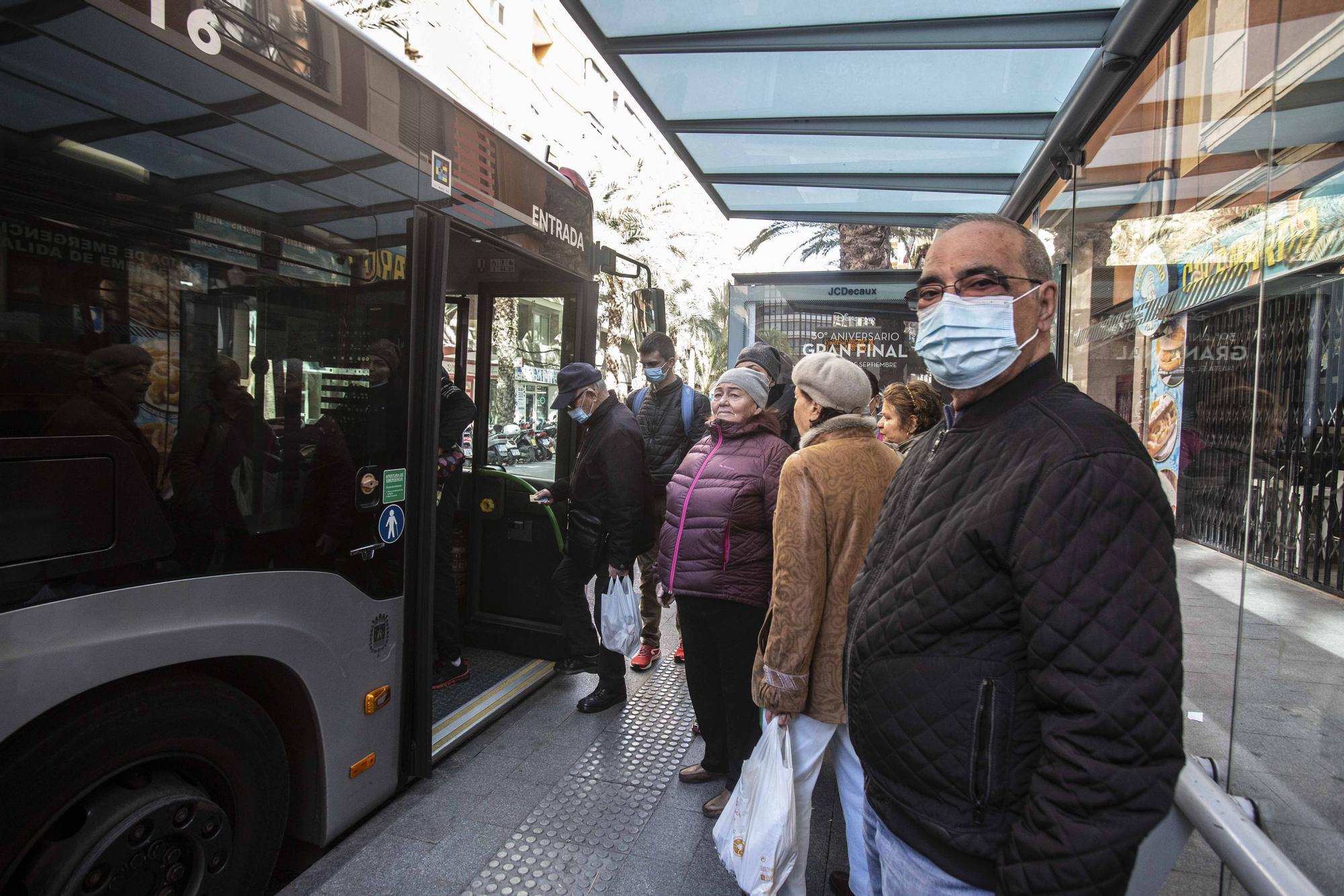 Hoy ya no hay que llevar la mascarilla en los transportes públicos