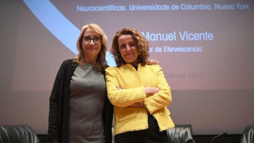 Estela Area y Sandra Barral, ayer en la Domus antes de participar en la jornada &#039;Conversaciones con la ciencia&#039;.
