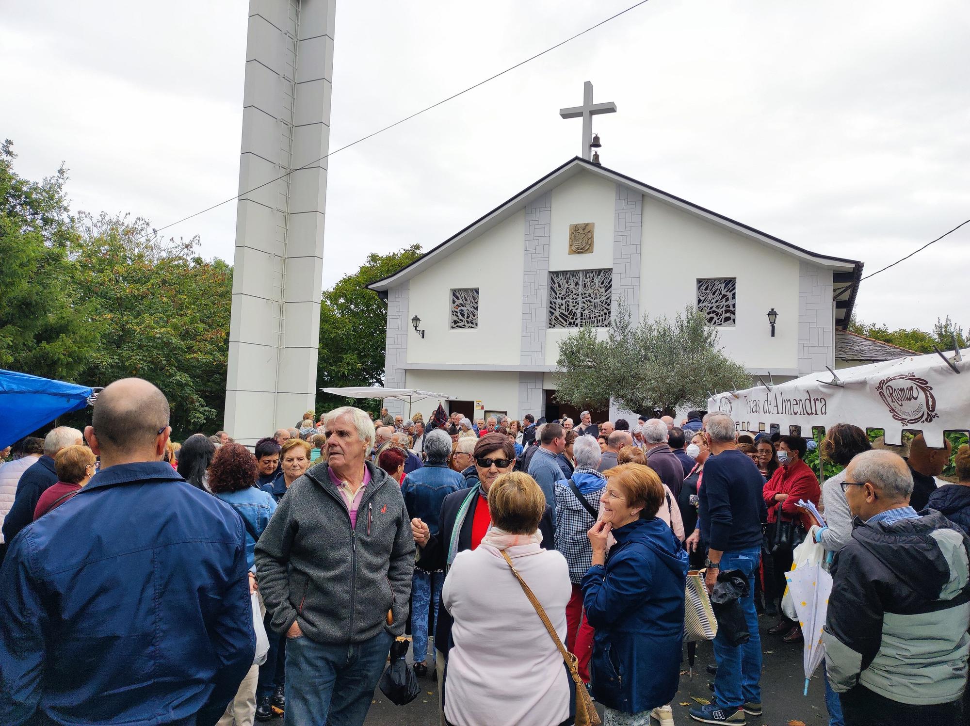 La Virgen de Villaoril, en Navia, celebra su día grande