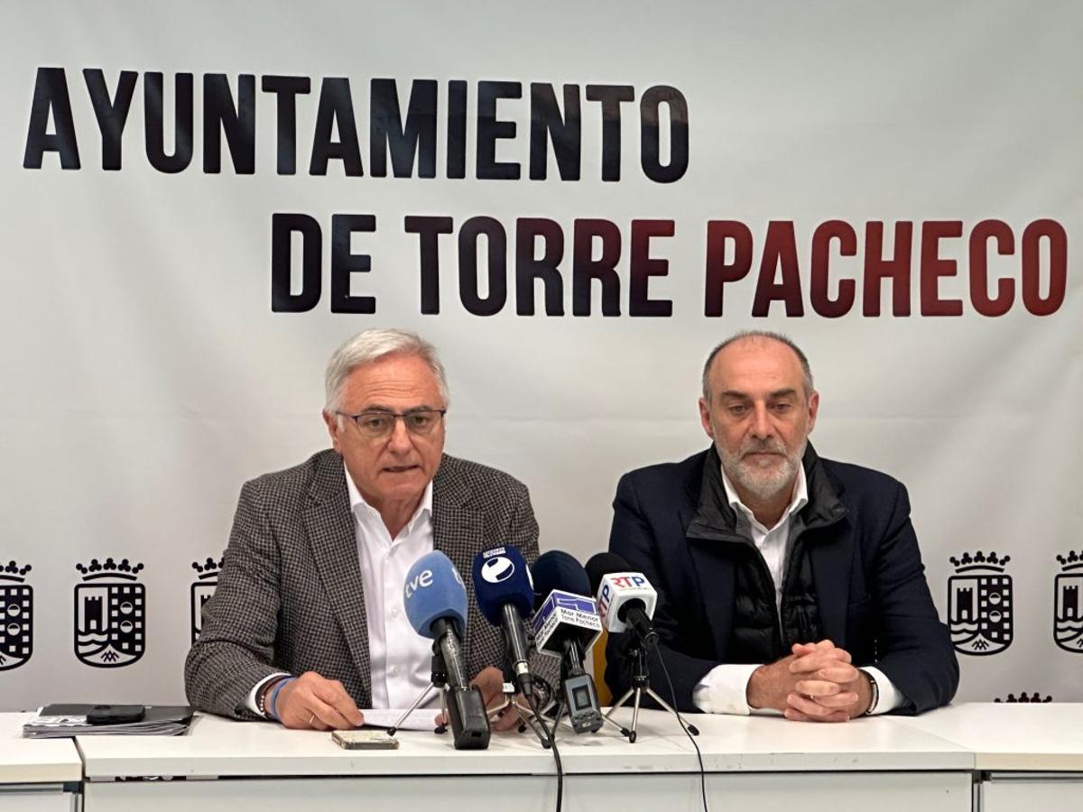 El alcalde de Torre Pacheco, Pedro Ángel Roca junto al concejal José Francisco Garre.