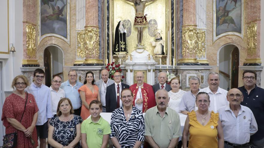 Los Seguidores de la Virgen reciben la Medalla de Oro de la Cofradía de Paterna 