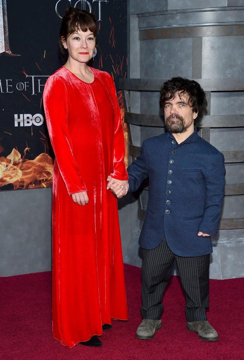 Peter Dinklage, Tyrion Lannister, acompañado de su mujer Erica Schmidt