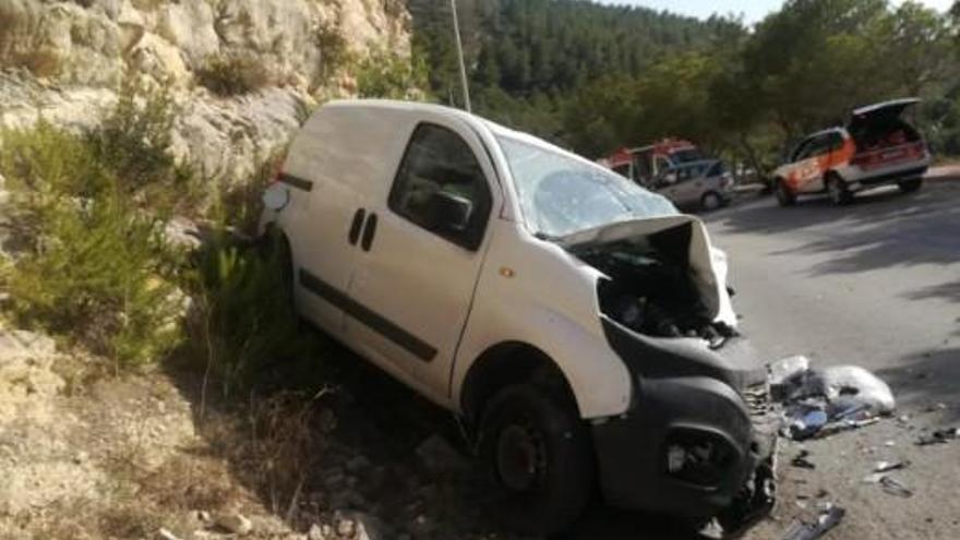 Dos heridos en una colisión en la carretera de la Cumbre del Sol de Benitatxell