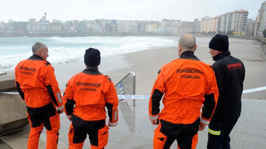 Vigilancia durante un temporal en A Coruña.