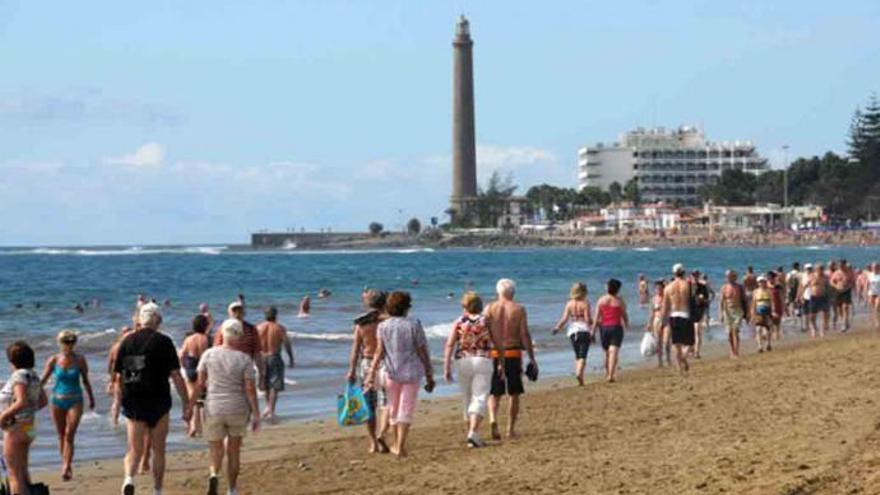 Los turistas se ajustan el cinturón