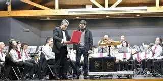 Exitoso concerto de despedida a Braulio Cao como director da Banda de Padrón