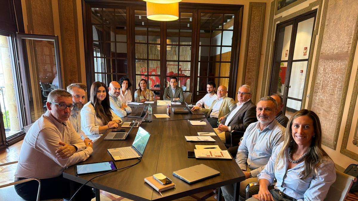 Representantes institucionales durante la reunión de este miércoles