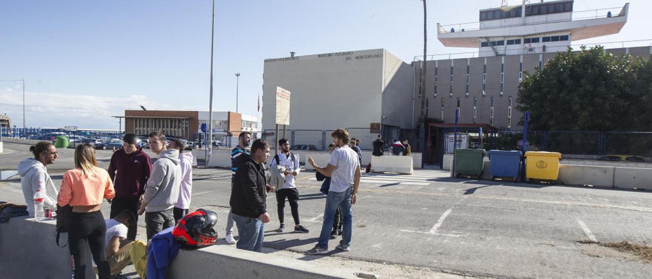 La falta de medios lastra el único centro público para formar a trabajadores del mar