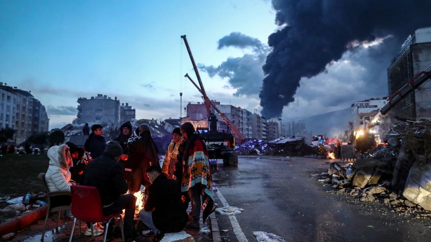 Els morts pels terratrèmols a Turquia i a Síria ja superen els 12.000