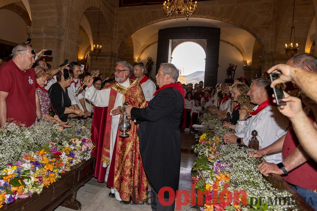 Bandeja de flores y ritual de la bendición del vino en las Fiestas de Caravaca