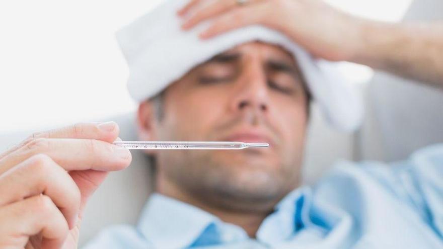 La fiebre suele estar presente en la gripe y en la Covid-19 pero no en los catarros.
