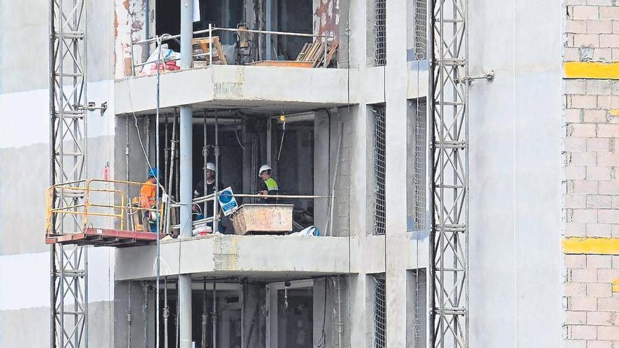La guerra de Trump asfixia a las constructoras en Canarias