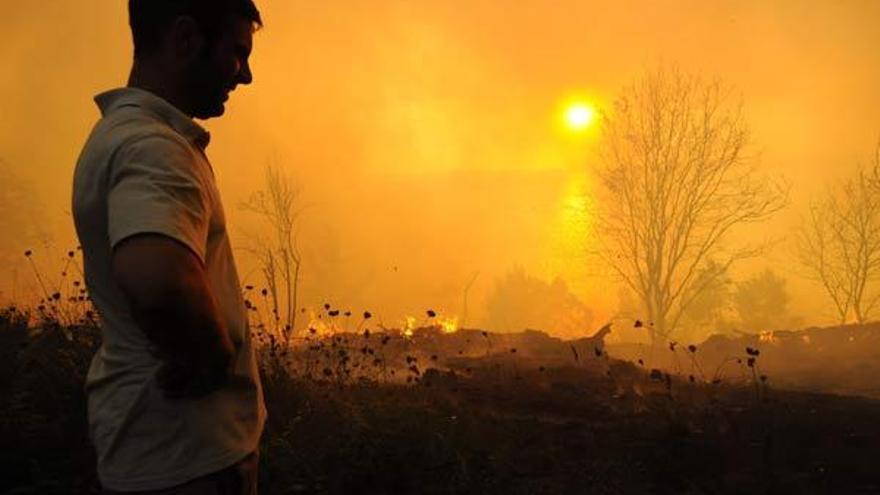 Pontevedra sufre el primer gran incendio forestal del verano