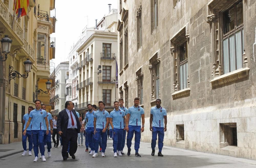 El Levante celebraron el ascenso en la Generalitat