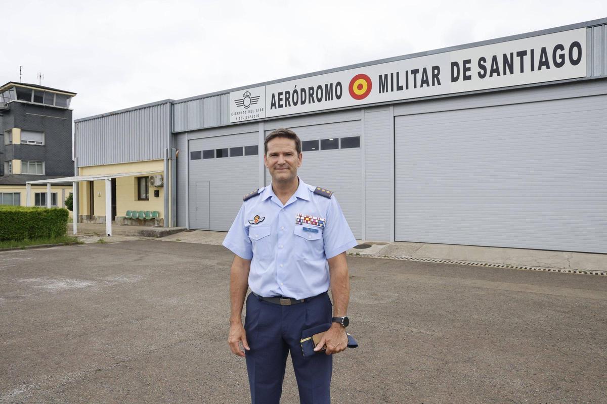 El coronel Gaztelu,  jefe del Aerodromo Militar de Santiago