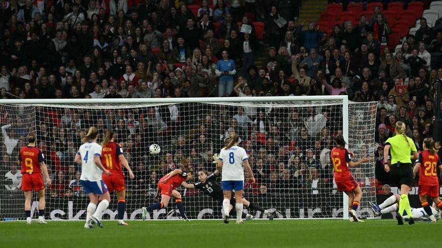 España cae en Wembley y pierde a Patri Guijarro por lesión (1-0)