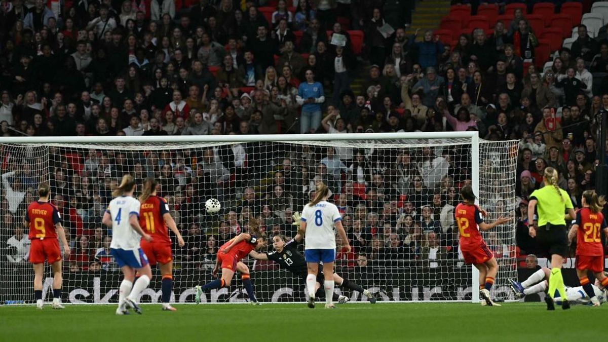 SELECCIÓN FEMENINA | España cae en Wembley y pierde a Patri Guijarro por lesión (1-0)