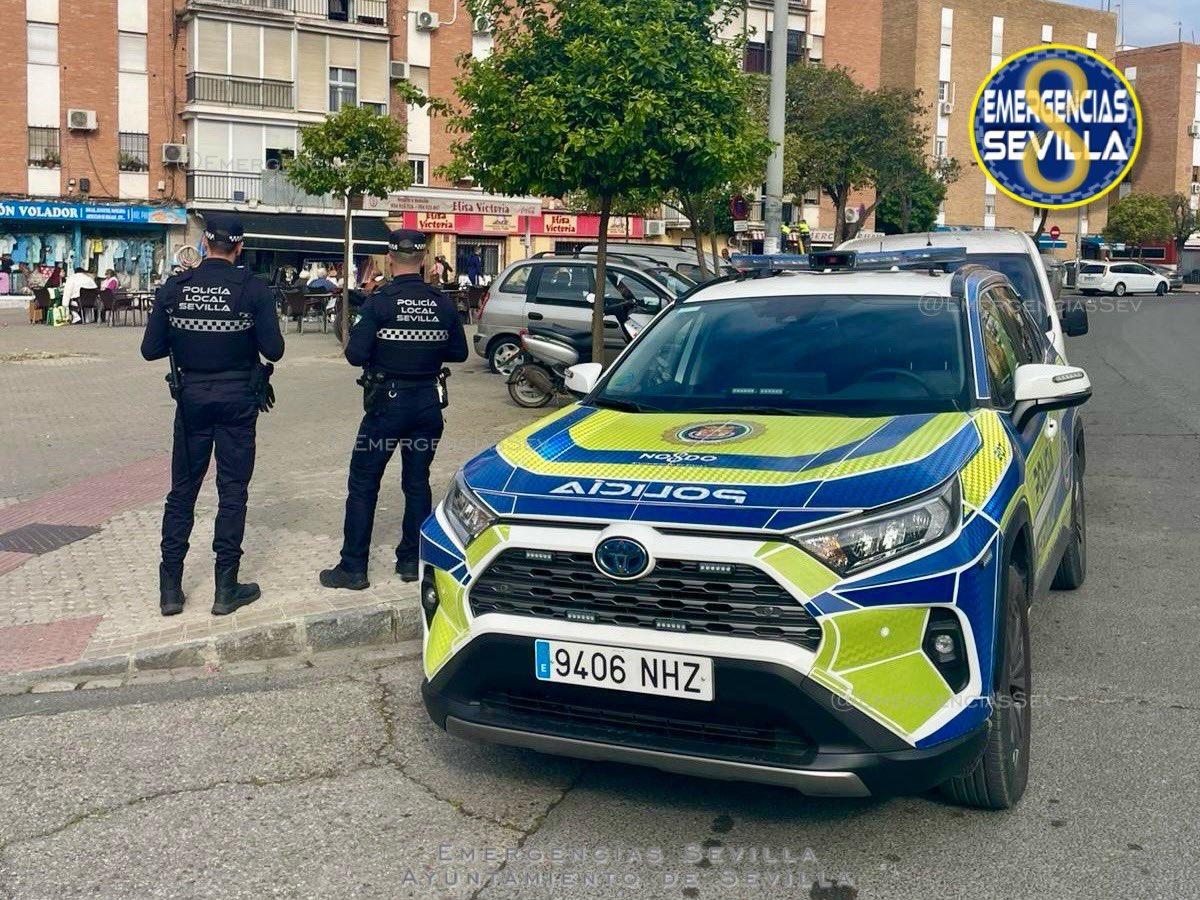 La Policía Local en el barrio del Cerezo