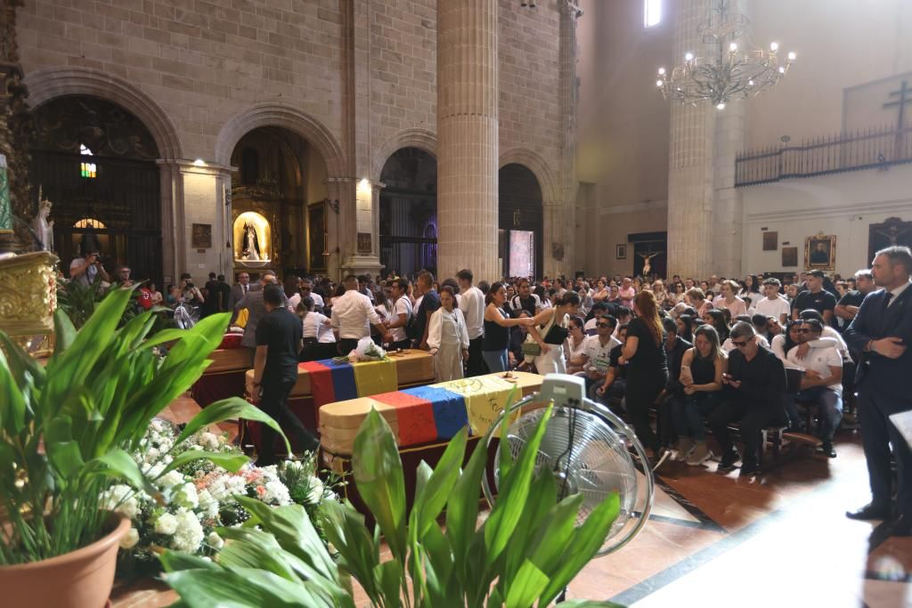 Imágenes del funeral de algunas de las víctimas del incendio en las discotecas de Murcia