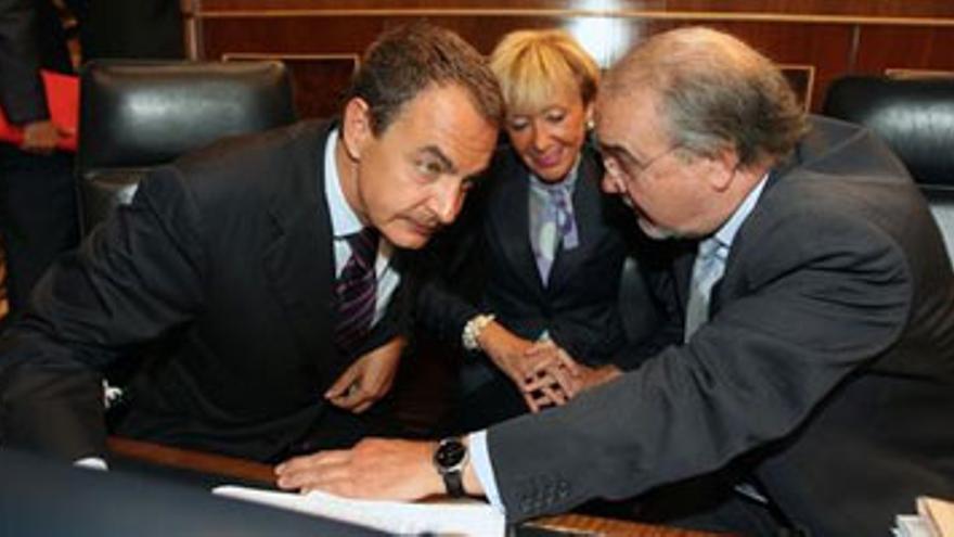 Zapatero exhibe el diálogo social como garantía para superar la crisis