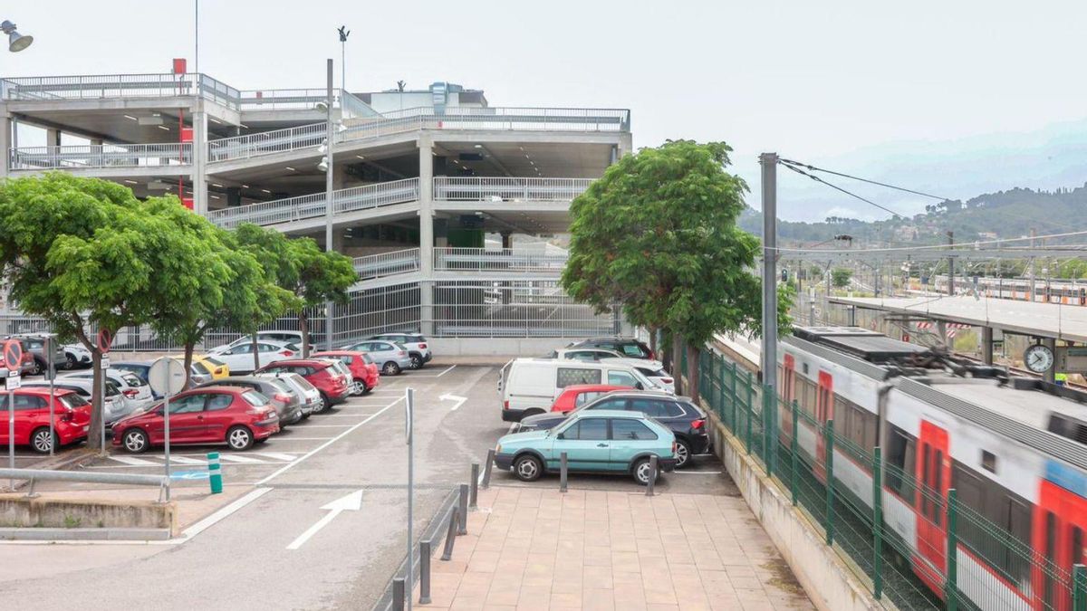 Párking disuasorio de la estación de Martorell Enllaç, junto a Ferrocarrils y cerca de Rodalies.