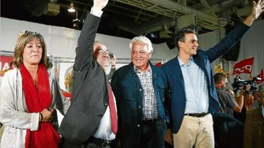 Núria Marín, Miquel Iceta, Felipe González i Pedro Sánchez, ahir al míting d&#039;Hospitalet.