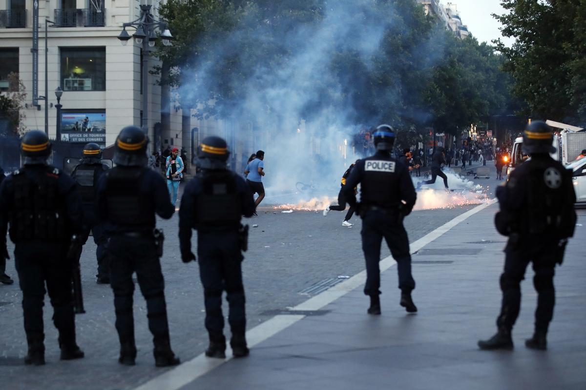 Los disturbios se extienden por Francia en la cuarta noche de protestas