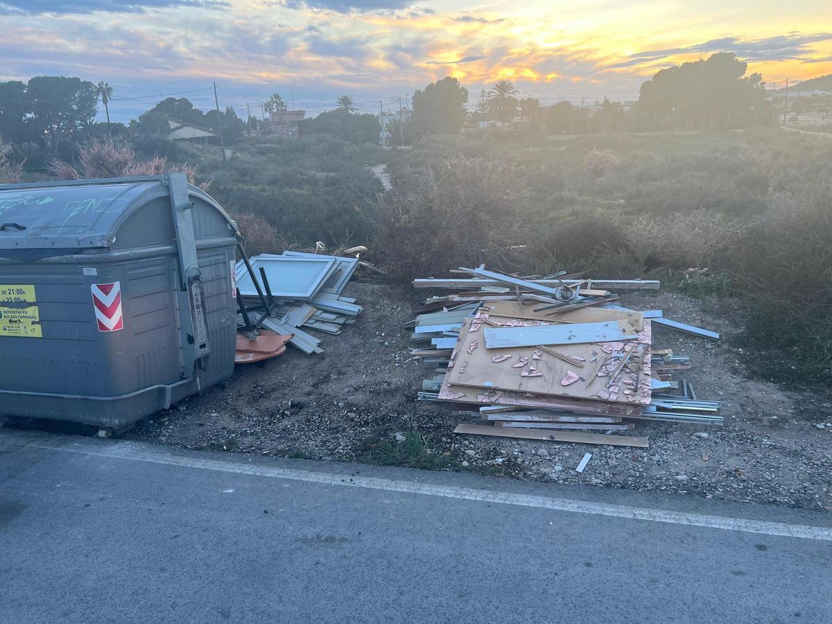 Nuevo vertido de escombros en El Campello Nuevo vertido de escombros en El Campello